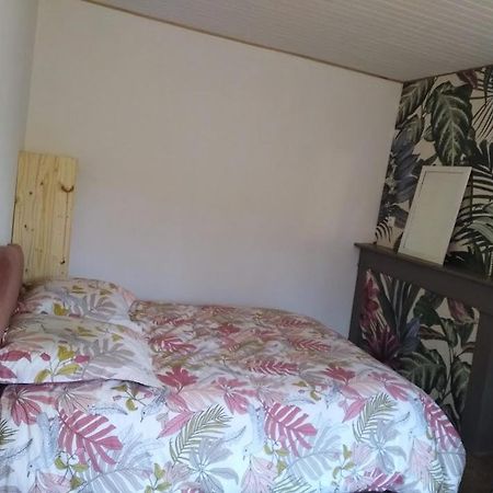 Appartement Cozy Dans Maison Privee Tauves Экстерьер фото