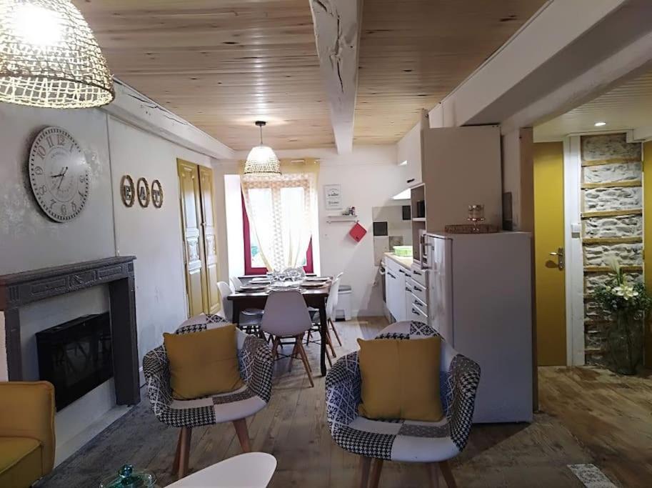 Appartement Cozy Dans Maison Privee Tauves Экстерьер фото