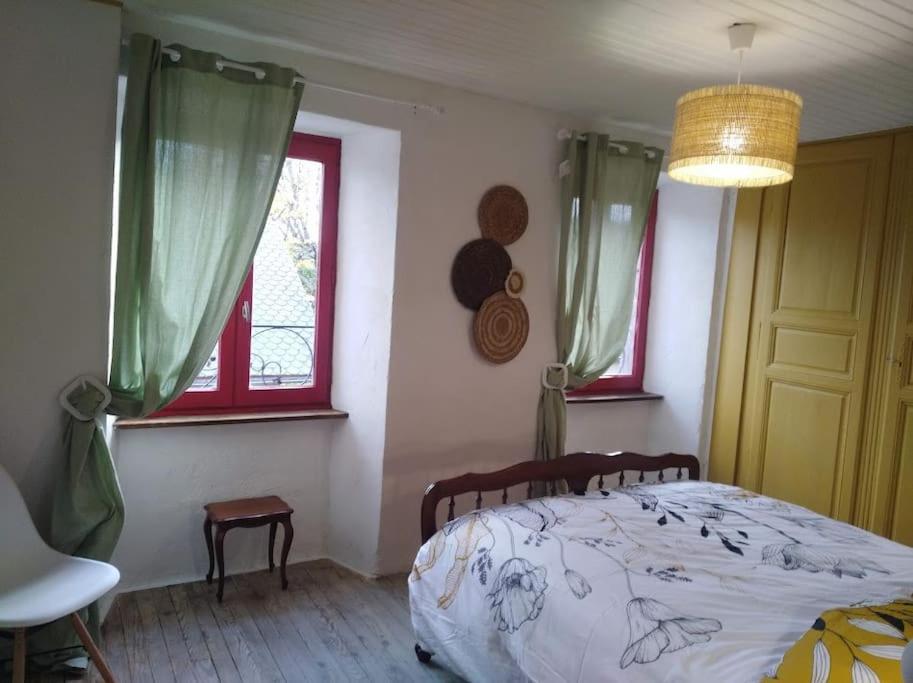 Appartement Cozy Dans Maison Privee Tauves Экстерьер фото