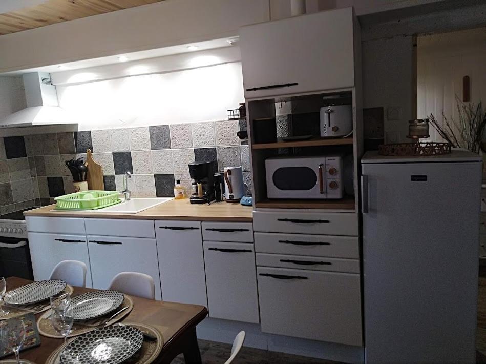 Appartement Cozy Dans Maison Privee Tauves Экстерьер фото